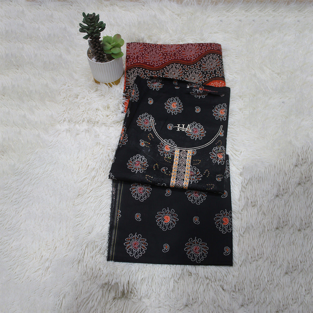 Zellora Embroidered Lawn 3-Piece Suit – Black & Rust